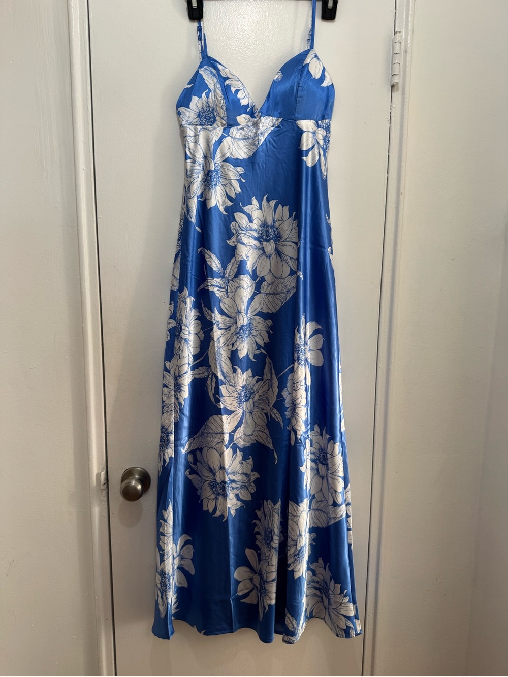 Sincerely Jules floral satin dress white and blue size M